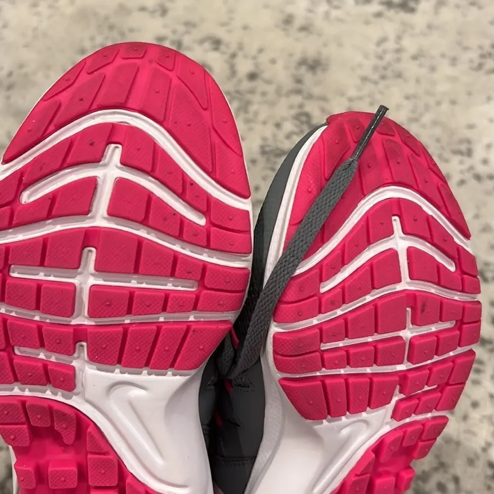 Nike Max Dynasty Women’s Running Shoes Size 6.5 worn once grey and pink Like new